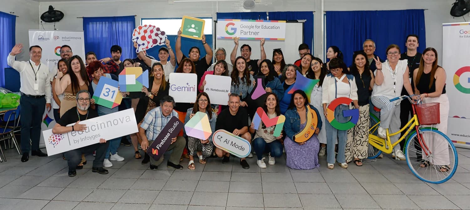 Comunidad educativa celebrando una certificación de Gemini junto a Educinnova.