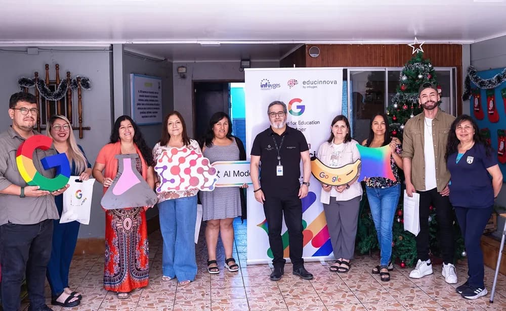 Participantes celebrando una jornada de formación de Educinnova.